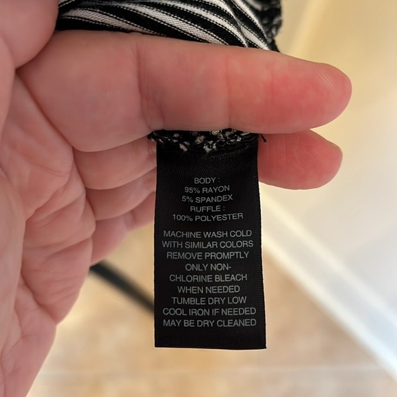 White House Black Market top - Picture 5 of 9